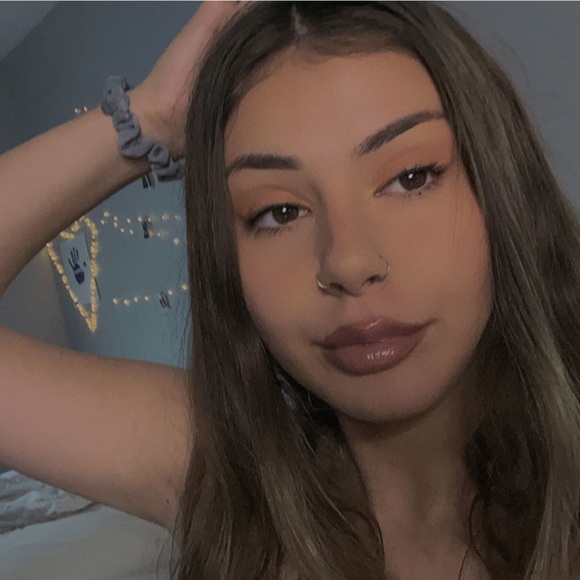 Meet your Posher, Lily - Picture 2 of 2